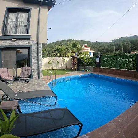 Akyaka Kitesurf 1 Tuem Oezel Havuz Ve Bahceli Villa