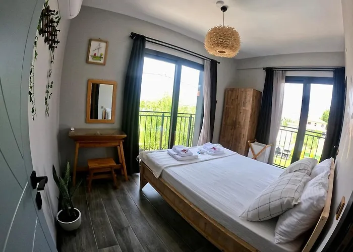 Akyaka Kitesurf 1 Tuem Oezel Havuz Ve Bahceli Vila