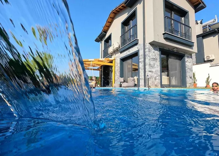 Akyaka Kitesurf 1 Tuem Oezel Havuz Ve Bahceli Vila *