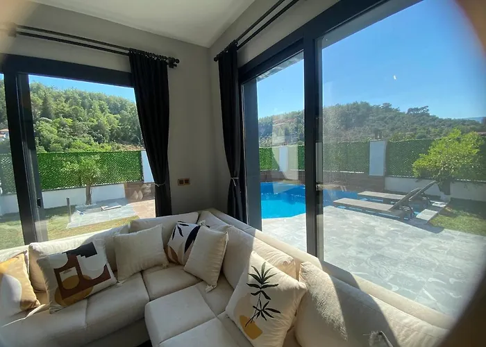 Akyaka Kitesurf 1 Tuem Oezel Havuz Ve Bahceli Vila