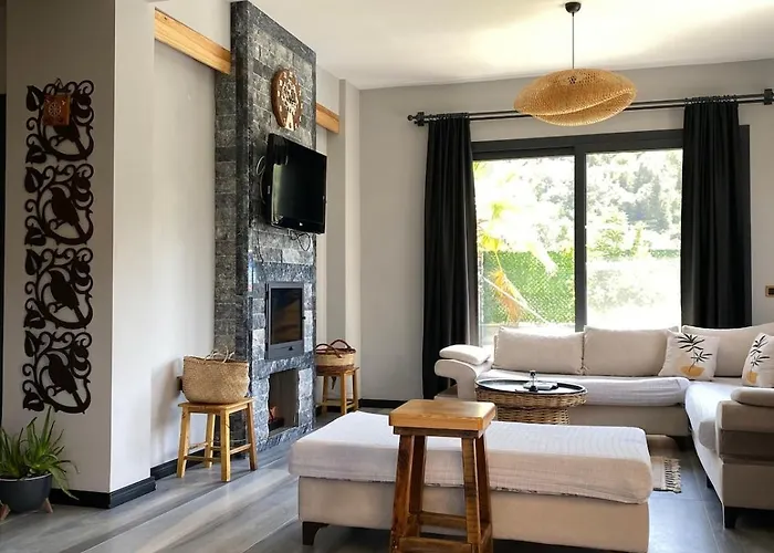 Akyaka Kitesurf 1 Tuem Oezel Havuz Ve Bahceli Vila *