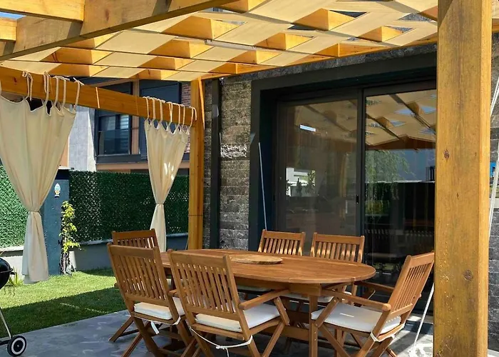 Akyaka Kitesurf 1 Tuem Oezel Havuz Ve Bahceli Vila Mugla